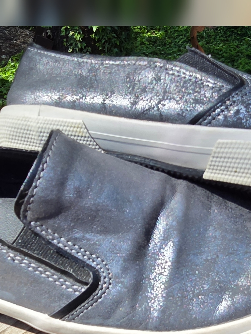 Kenneth Cole Reaction Metallic Silver Slip-On Sneakers Sz7 - Picture 3 of 10